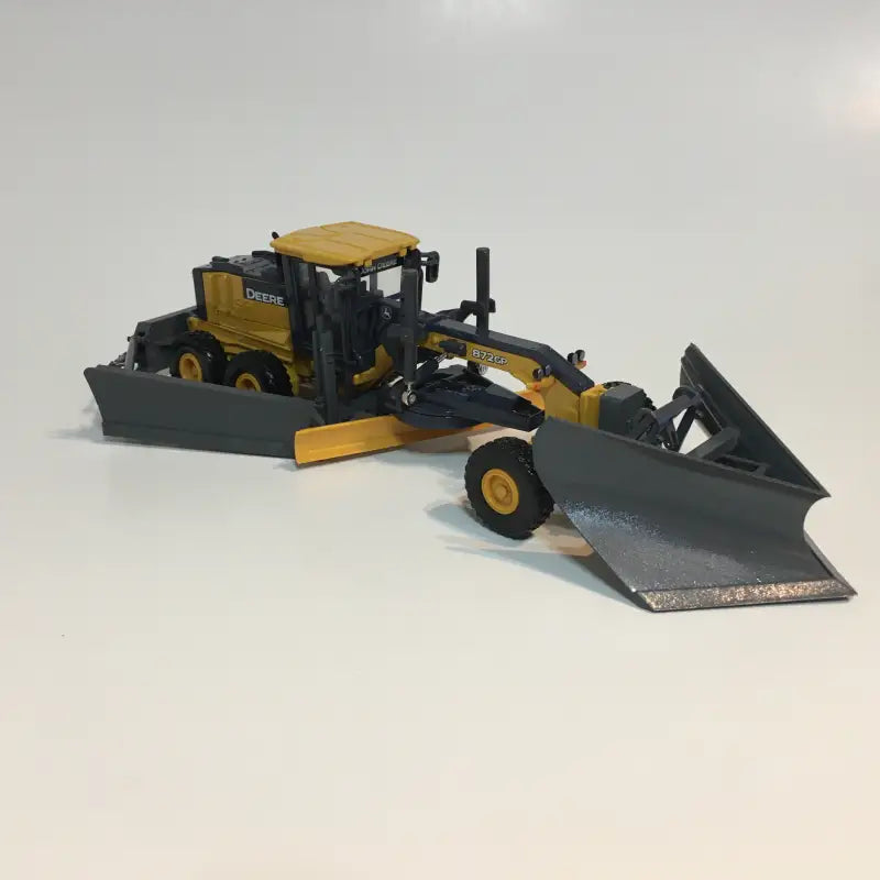 Chargez l&#39;image dans la visionneuse de la galerie, JOHN DEERE - 1/50 - JOHN DEERE GRADER W/ PLOW &amp; SIDEWING
