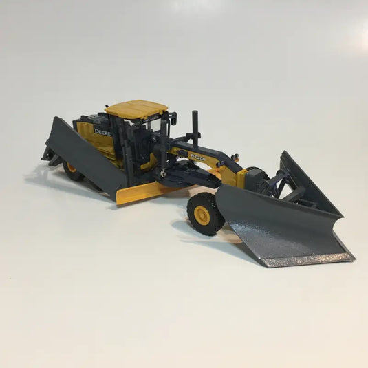 JOHN DEERE - 1/50 - JOHN DEERE GRADER W/ PLOW & SIDEWING