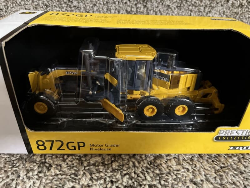 Load image into Gallery viewer, 1/50 - 872GP Motor Grader Road Maintainer DIECAST | SCALE
