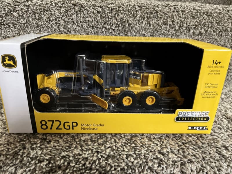 Load image into Gallery viewer, 1/50 - 872GP Motor Grader Road Maintainer DIECAST | SCALE
