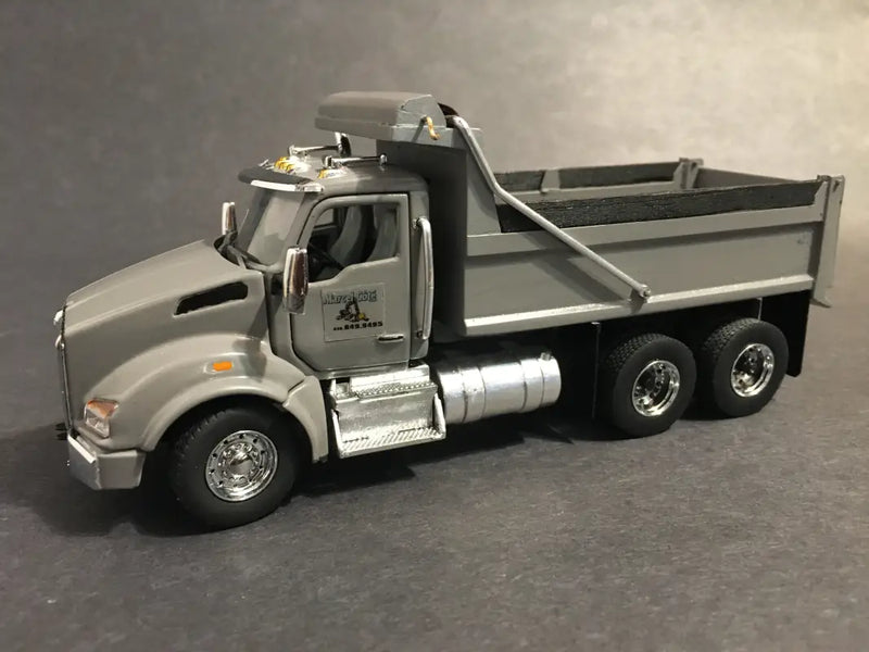 Load image into Gallery viewer, KENWORTH - 1/50 - KENWORTH T880 (GRAY) 10 WHEELS DUMP TRUCK
