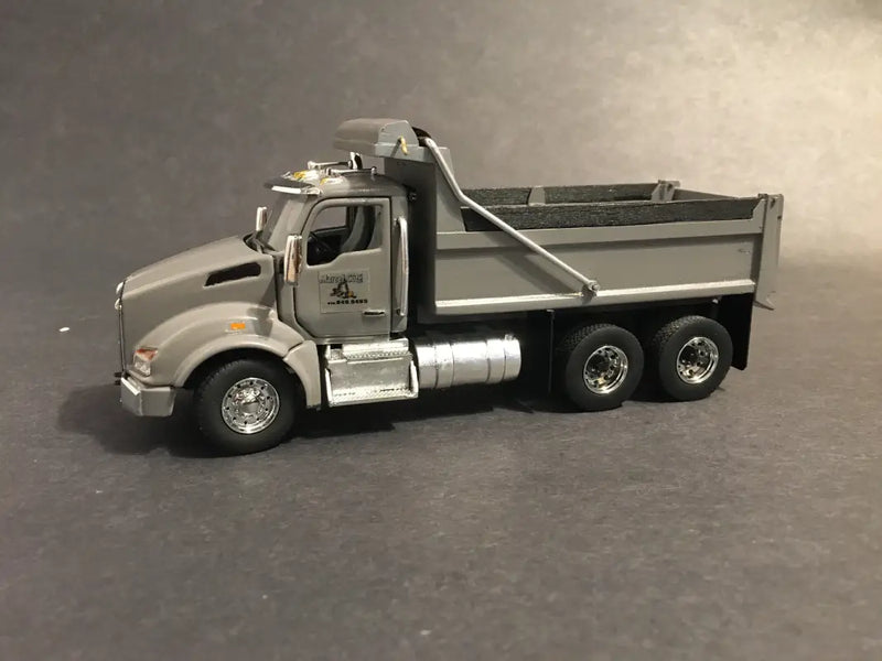 Load image into Gallery viewer, KENWORTH - 1/50 - KENWORTH T880 (GRAY) 10 WHEELS DUMP TRUCK
