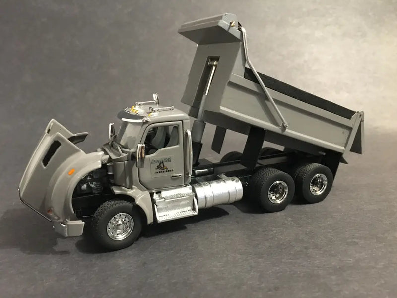 Load image into Gallery viewer, KENWORTH - 1/50 - KENWORTH T880 (GRAY) 10 WHEELS DUMP TRUCK
