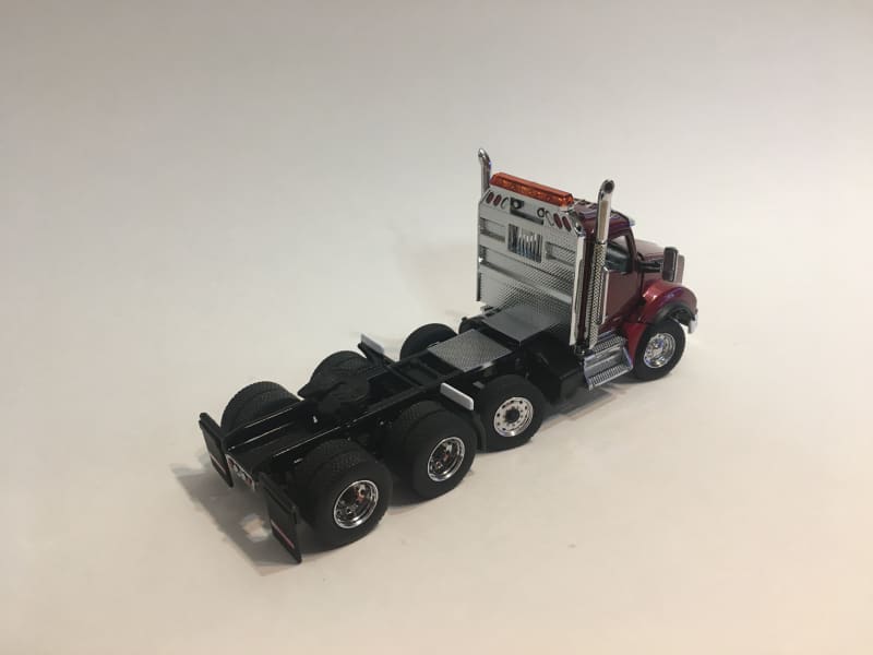 Load image into Gallery viewer, 1/50 - T880 SBFA DayCab Pusher - Axle Tandem Tractor Red
