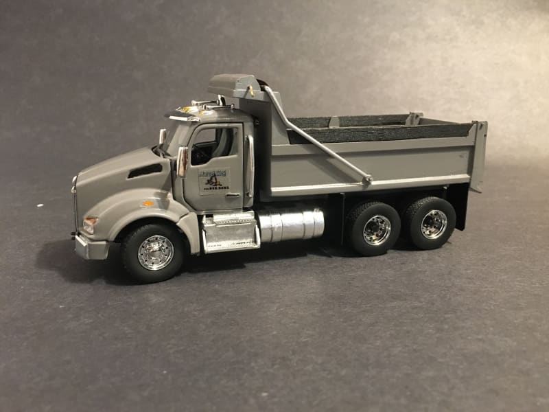 Load image into Gallery viewer, 1/50 - Kenworth T880 (GRAY) 10 Wheels Dump Truck DIECAST
