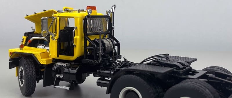 Chargez l&#39;image dans la visionneuse de la galerie, 1/50 - Mack RD800 Tandem Axle Tractor - Yellow over Black
