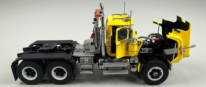Load image into Gallery viewer, 1/50 - Mack Superliner Heavy Spec Tandem Axle Tractor
