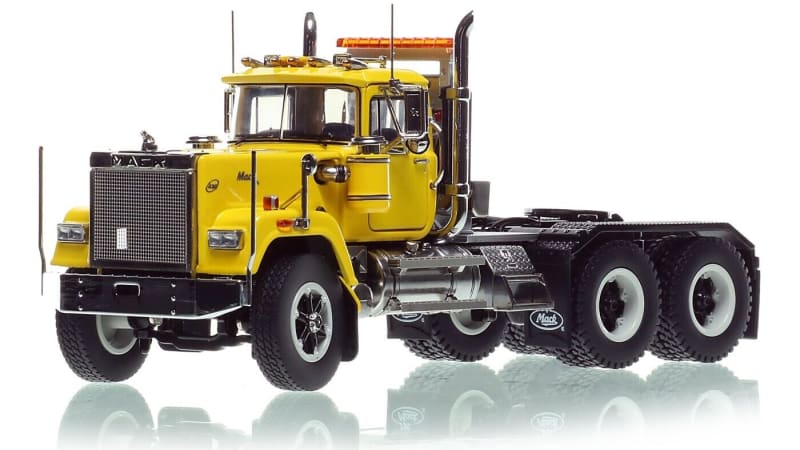 Load image into Gallery viewer, 1/50 - Mack Superliner Heavy Spec Tandem Axle Tractor
