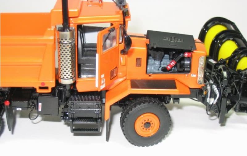 Load image into Gallery viewer, 1/50 - P-Series Snow Plow Truck 4x4 Orange DIECAST | SCALE
