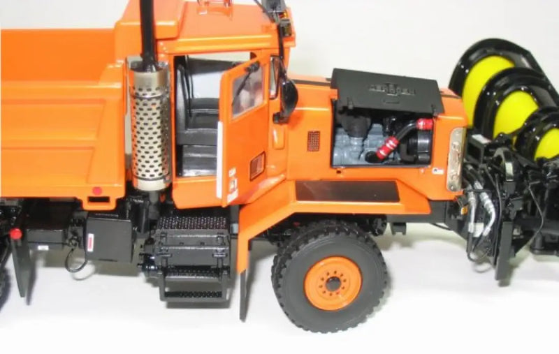 Chargez l&#39;image dans la visionneuse de la galerie, OSHKOSH - 1/50 - P-SERIES SNOW PLOW TRUCK 4X4 - ORANGE
