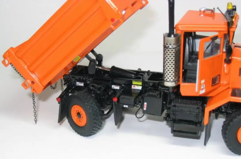 Chargez l&#39;image dans la visionneuse de la galerie, OSHKOSH - 1/50 - P-SERIES SNOW PLOW TRUCK 4X4 - ORANGE
