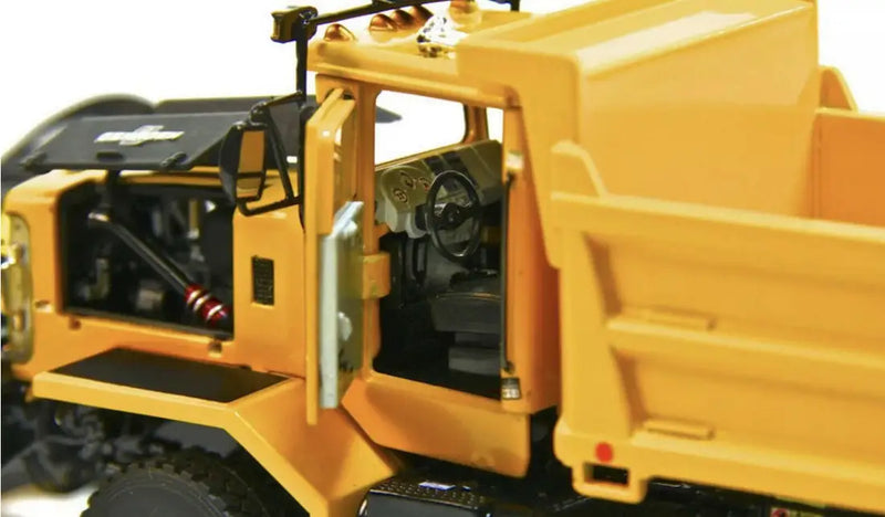 Chargez l&#39;image dans la visionneuse de la galerie, OSHKOSH - 1/50 - P-SERIES SNOW PLOW TRUCK 4X4 - YELLOW
