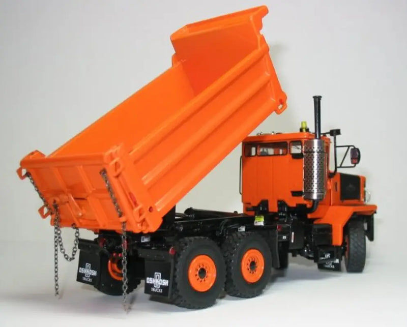 Chargez l&#39;image dans la visionneuse de la galerie, OSHKOSH - 1/50 - P-SERIES SNOW PLOW TRUCK 6X4 - ORANGE
