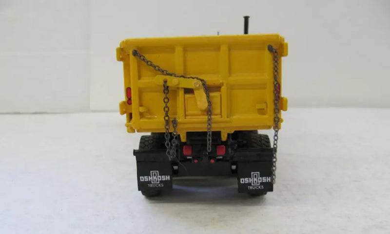 Load image into Gallery viewer, OSHKOSH - 1/50 - P-SERIES SNOW PLOW TRUCK 6X4 - YELLOW
