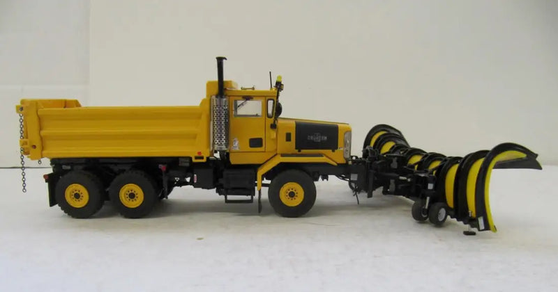 Load image into Gallery viewer, OSHKOSH - 1/50 - P-SERIES SNOW PLOW TRUCK 6X4 - YELLOW
