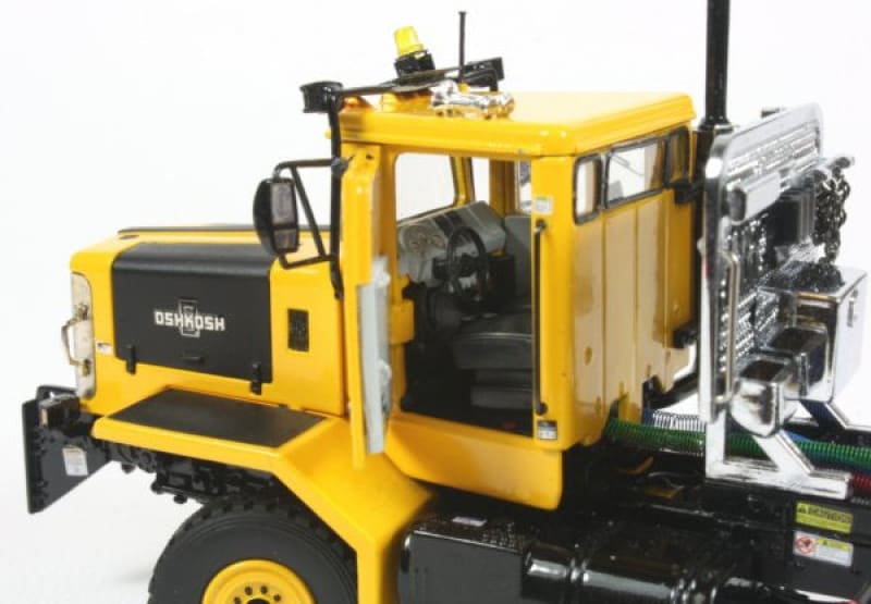 Load image into Gallery viewer, 1/50 - P-Series Snow Plow Truck 6x4 Yellow Tractor DIECAST
