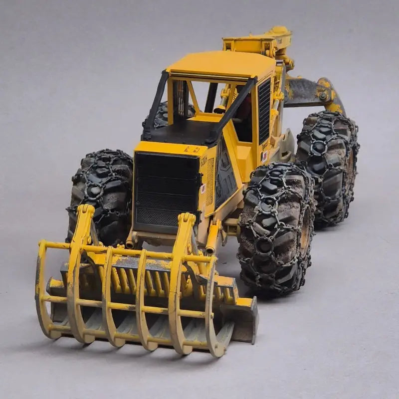 Load image into Gallery viewer, PAPYHOBBY - 1/24 - 630H GRAPPLE SKIDDER - SCALE MODEL
