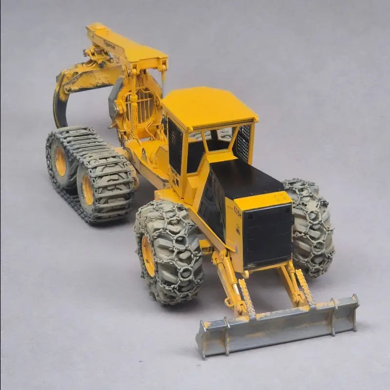 Load image into Gallery viewer, PAPYHOBBY - 1/24 - 635E GRAPPLE SKIDDER - SCALE MODEL
