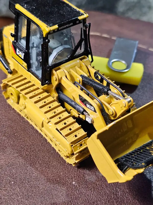 1/50 - CAT 963 Single grouser tracks with hole