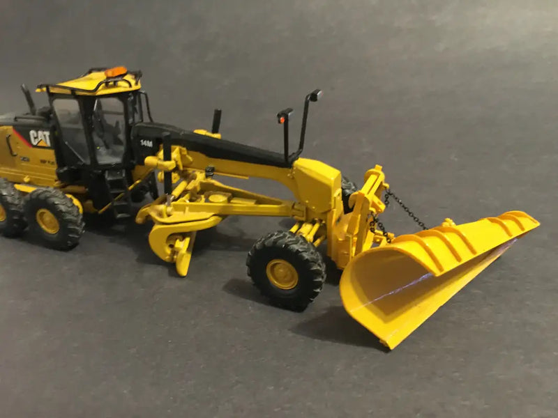 Load image into Gallery viewer, PAPYHOBBY - 1/50 - ONEWAY SNOPLOW FOR GRADER - DIECAST
