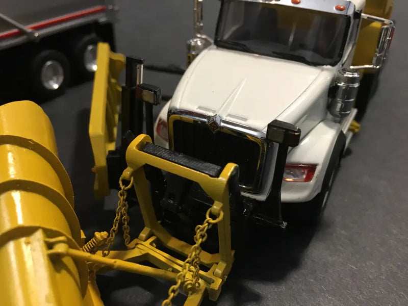 Load image into Gallery viewer, PAPYHOBBY - 1/50 - ONEWAY SNOWPLOW KIT ASSEMBLY - TRUCK
