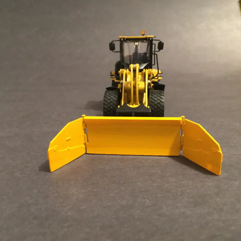 Chargez l&#39;image dans la visionneuse de la galerie, PAPYHOBBY - 1/50 - WHEEL LOADER CAT 930K W/ MP SNOWPLOW SET
