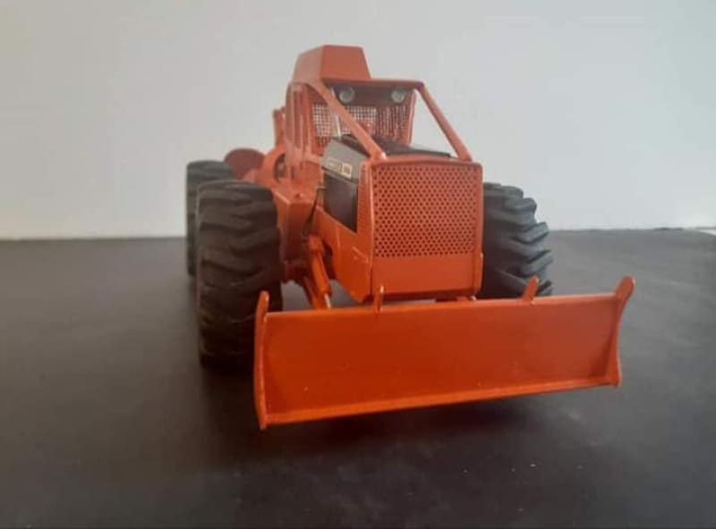 Load image into Gallery viewer, 1/25 - 240A Log Skidder SCALE MODEL | FORESTRY
