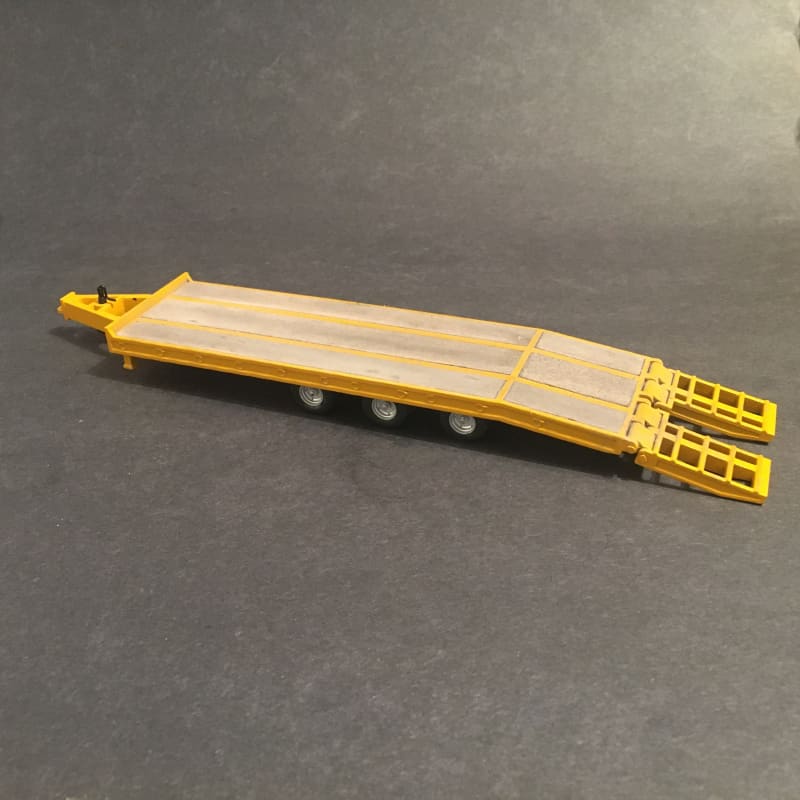 Load image into Gallery viewer, 1/50 - Beaver Tail Trailer 3 axles 30 Foot / Yellow DIECAST
