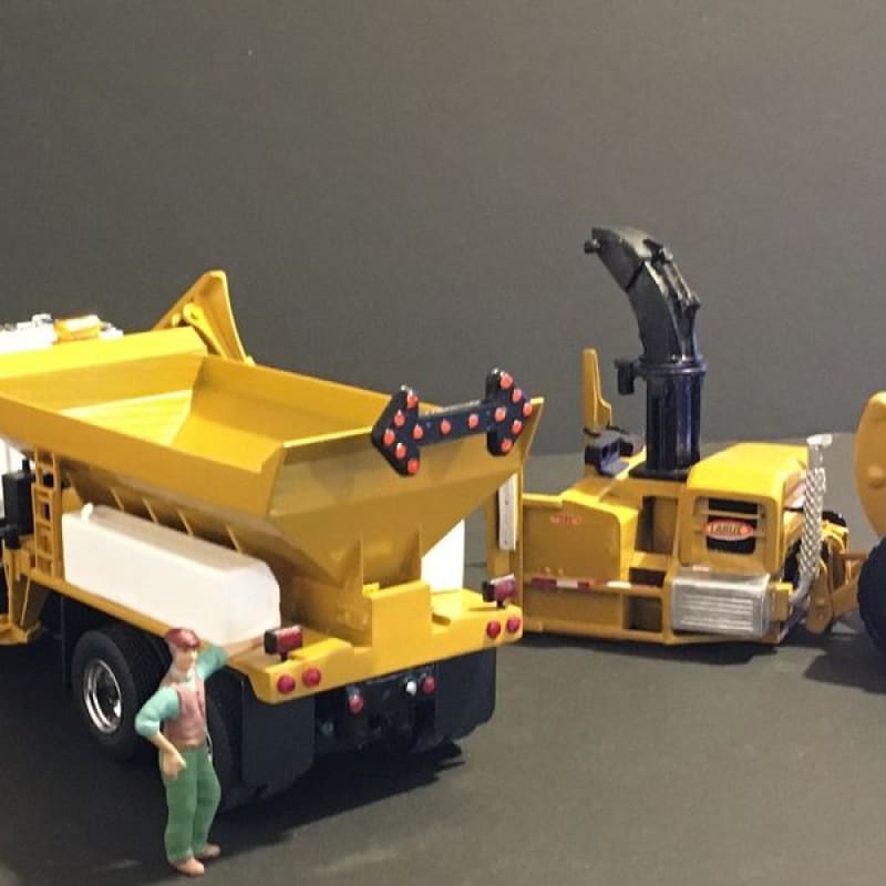 Load image into Gallery viewer, 1/50 - Heavy Truck Signal Arrow DIECAST | SCALE UTILITY
