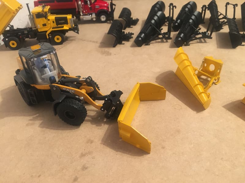 Load image into Gallery viewer, 1/50 - MP Snowplow Kit Assembly Wheel Loader Scale 1:50
