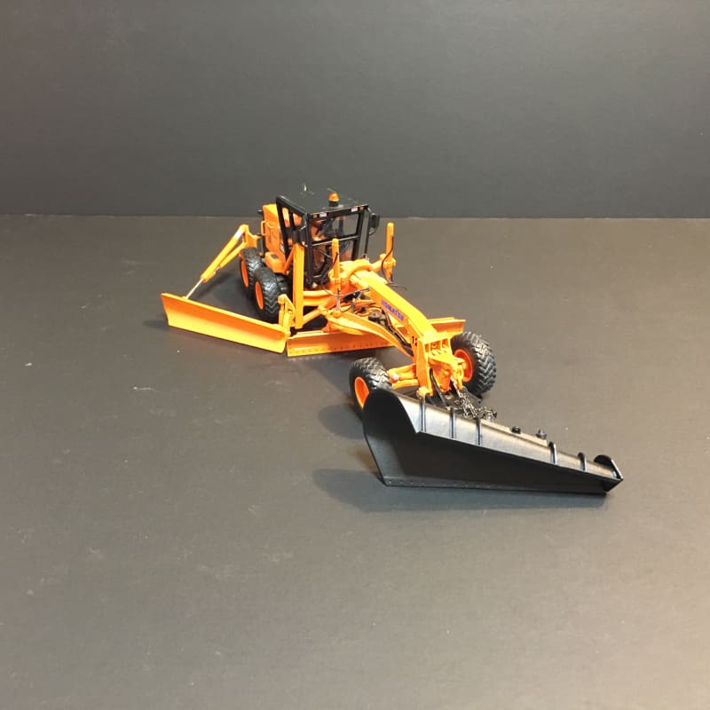 Load image into Gallery viewer, 1/50 - OneWay Snoplow for Grader Scale 1:50 KOMATSU GD655
