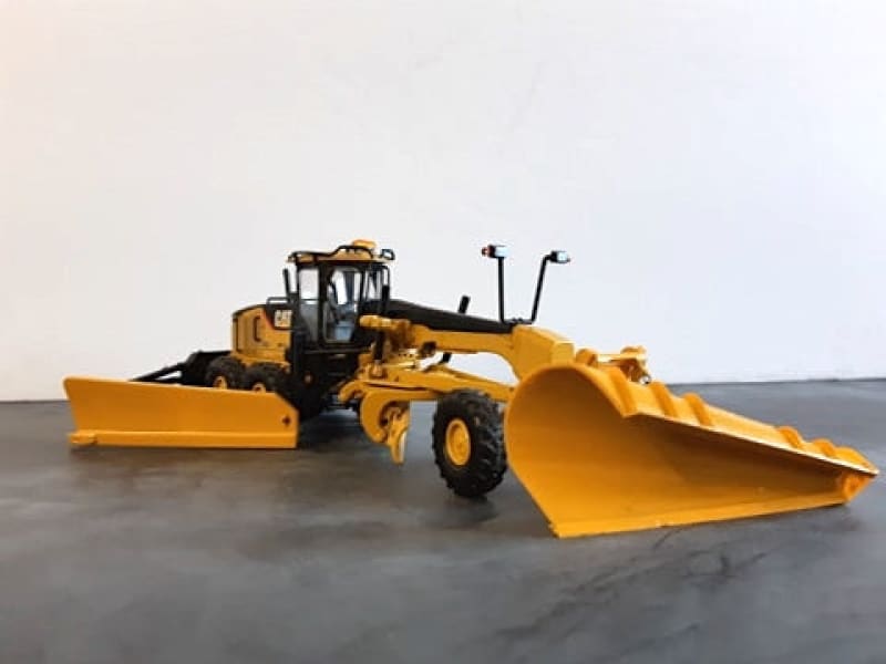 Load image into Gallery viewer, 1/50 - OneWay Snowplow w/ Side Wing Grader Scale 1:50 CAT
