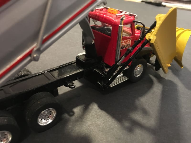 Load image into Gallery viewer, 1/50 - Snowplow Kit 01 (OneWay &amp; Side wing Assembly Truck)
