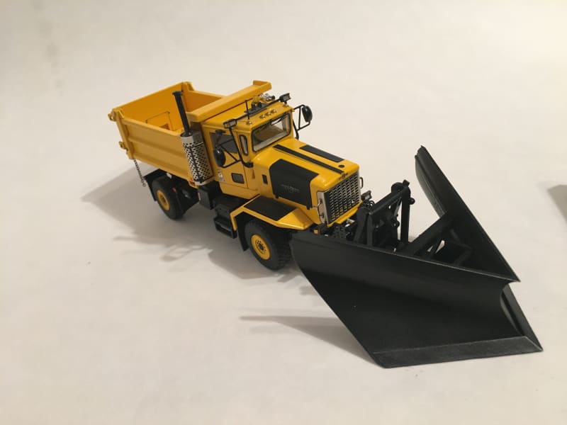 Load image into Gallery viewer, 1/50 - V-Plow Kit Assembly OSHKOSH DIECAST | SCALE SNOW
