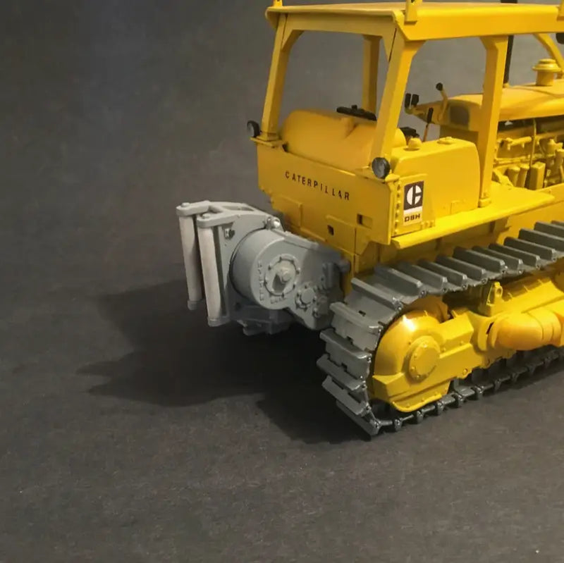 Chargez l&#39;image dans la visionneuse de la galerie, PAPYHOBBY - D8 - LOG WINCH 04 W/ STUMP SPLITTER - 1/25
