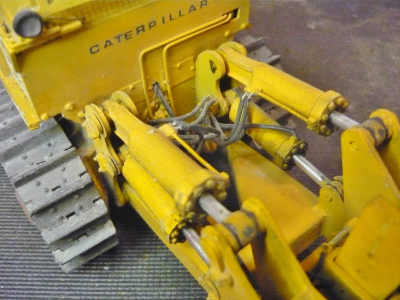 Load image into Gallery viewer, D8 - RIPPER 01 Single Shank Kit 1/25 SCALE MODEL | DOZER
