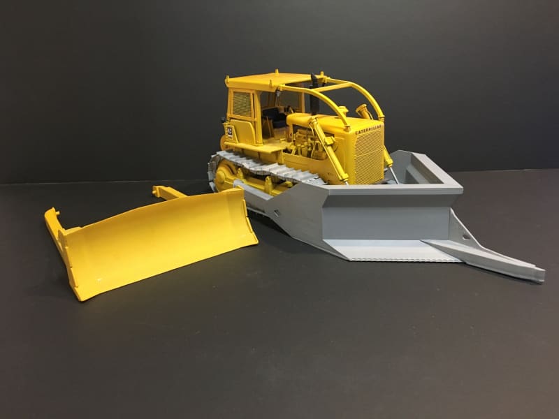 Load image into Gallery viewer, D8 - V Shear Blade 1/25 SCALE MODEL | DOZER PARTS
