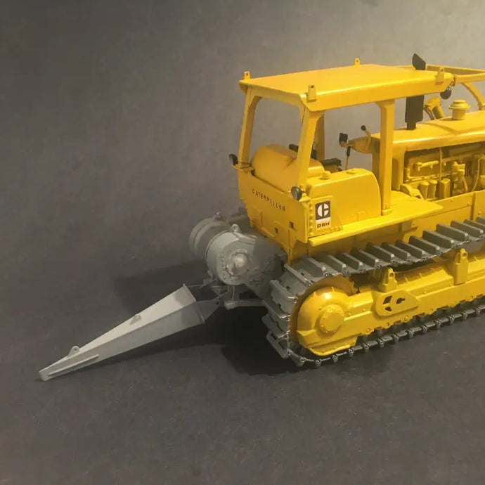 PAPYHOBBY - D8 - WINCH 03 W/ STUMP SPLITTER - 1/25 - SCALE