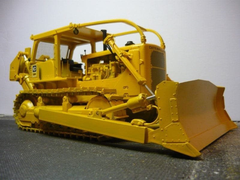 Load image into Gallery viewer, D8H - BUILD WITH DETAILS 1/25 SCALE MODEL | DOZER PARTS
