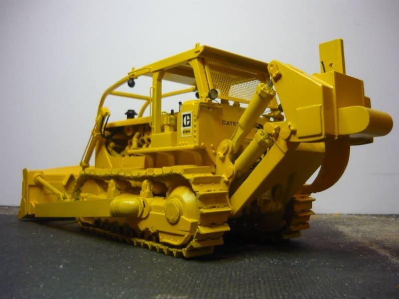 Load image into Gallery viewer, D8H - Cab 02 1/25 SCALE MODEL | DOZER PARTS
