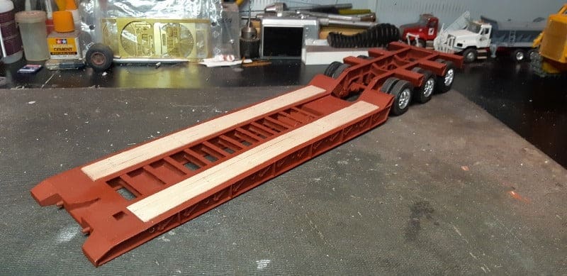 Load image into Gallery viewer, Lowboy Trailer Kit - 01 Scale 1/25 / BUILD READY TO PEINT
