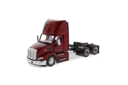 PETERBILT - 1/50 - 579 DAY CAB TRACTOR LEGENDARY RED CAB