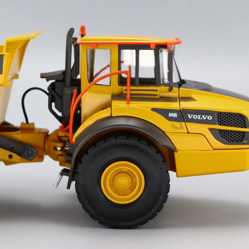 Chargez l&#39;image dans la visionneuse de la galerie, VOLVO - 1/50 - A40G ARTICULATED HAULER DUMP TRUCK - DIECAST
