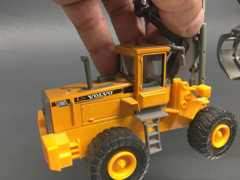 Load image into Gallery viewer, 1/50 - VOLVO L180C HIGH LIFT WHEEL LOADER DIECAST | SCALE
