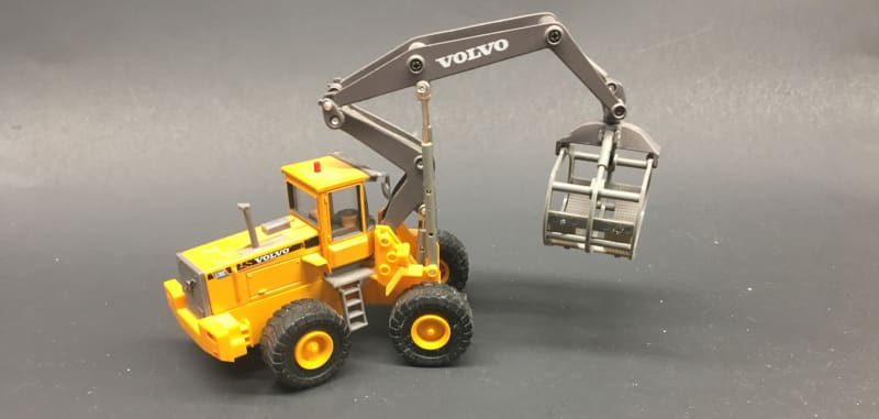 Load image into Gallery viewer, 1/50 - VOLVO L180C HIGH LIFT WHEEL LOADER DIECAST | SCALE
