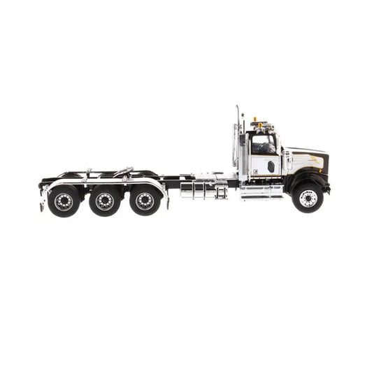 WESTERN STAR - 1/50 - 4900 SF DAY CAB TRIDEM TRACTOR BLACK