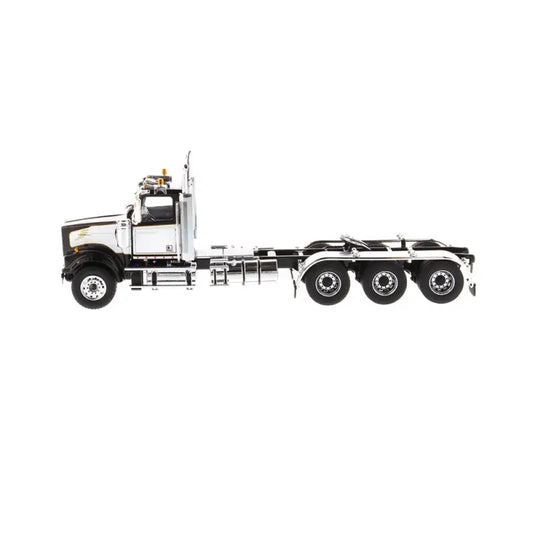 WESTERN STAR - 1/50 - 4900 SF DAY CAB TRIDEM TRACTOR BLACK