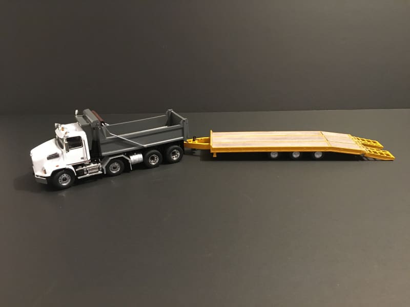 Load image into Gallery viewer, 1/50 - Western Star 4700 (WHITE) 12 Wheelers Dump Truck
