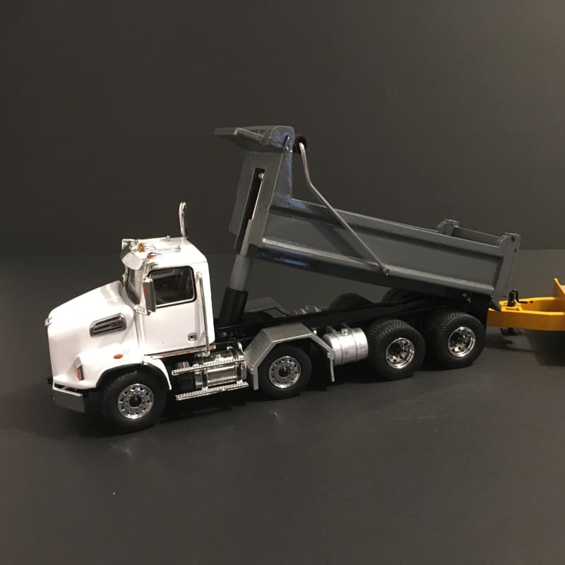 Chargez l&#39;image dans la visionneuse de la galerie, 1/50 - Western Star 4700 (WHITE) 12 Wheelers Dump Truck

