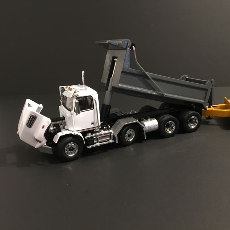 Chargez l&#39;image dans la visionneuse de la galerie, 1/50 - Western Star 4700 (WHITE) 12 Wheelers Dump Truck

